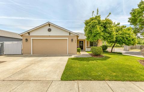 306 Sandi Way, Eagle Point, OR 97524