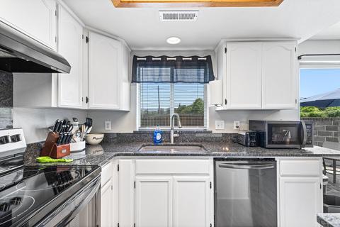 306 Sandi Way, Eagle Point, OR 97524 photo 13