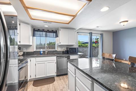306 Sandi Way, Eagle Point, OR 97524 photo 12