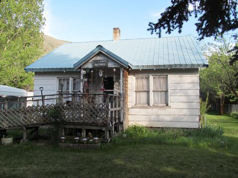 8887 Shady Pine Rd, Klamath Falls, OR 97601