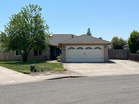 340 Willow Bend Way, Central Point, OR 97502