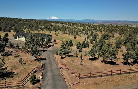 772 SW Elk Dr, Madras, OR 97741