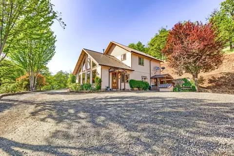 3852 N River Rd, Gold Hill, OR 97525