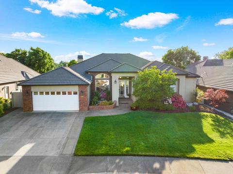 191 Princeville Dr, Eagle Point, OR 97524