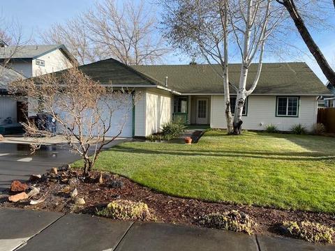 2033 NW Ivy Ave, Redmond, OR 97756