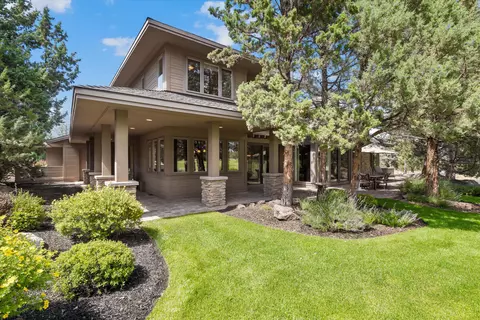8820 Eagle Crest Blvd, Redmond, OR 97756