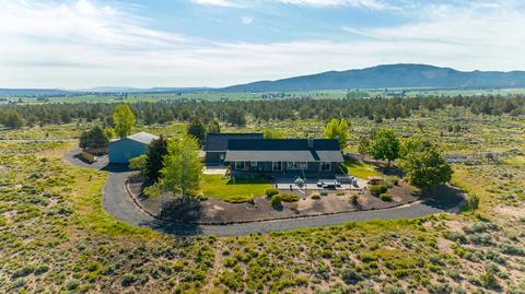 17446 SW Mt Adams Loop, Powell Butte, OR 97753