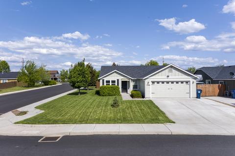 2568 NE 3rd St, Redmond, OR 97756