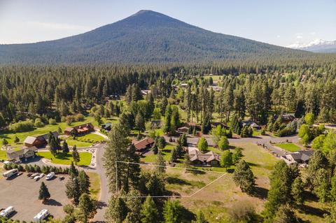 26212 SW Pine Lodge Rd, Camp Sherman, OR 97730