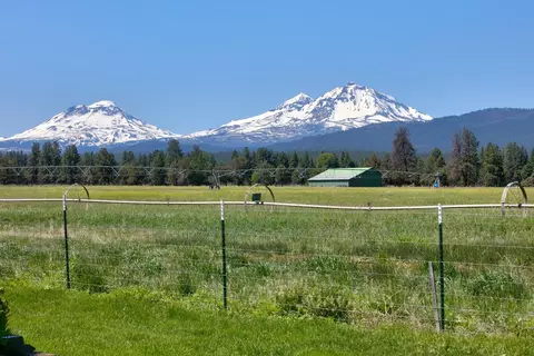563 S Pine Meadow St, Sisters, OR 97759
