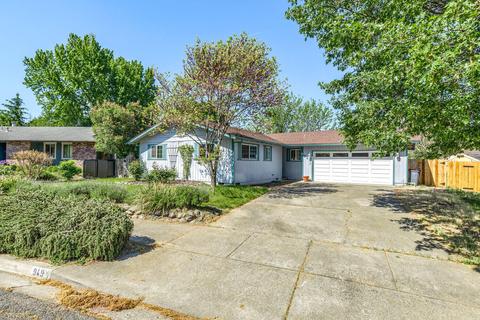 949 N Rose St, Phoenix, OR 97535
