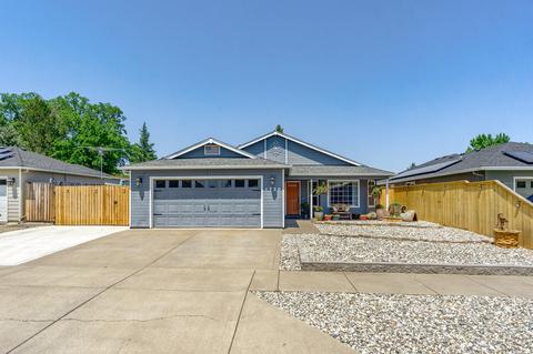 1720 Fiona Ln, Medford, OR 97501