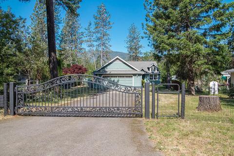 510 S Junction Ave, Cave Junction, OR 97523