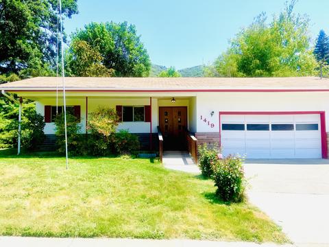 1419 NE 10th St, Grants Pass, OR 97526