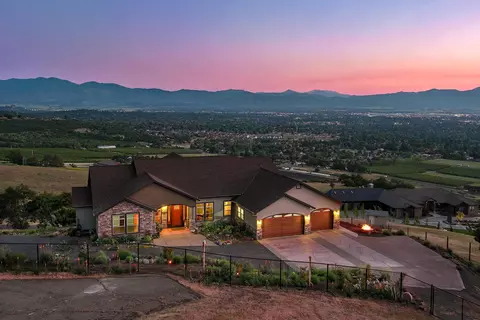 3558 Roxy Ann Heights Dr, Medford, OR 97504