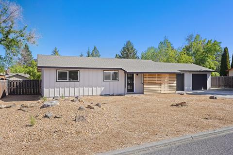 1648 NE Pheasant Ln, Bend, OR 97701 photo 3