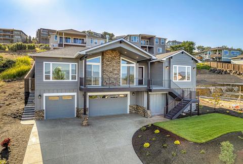 539 W La Strada Cir, Medford, OR 97504