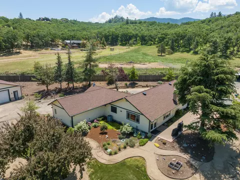 5299 Pioneer Rd, Medford, OR 97501