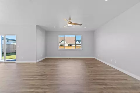 213 Samuel Ln Loop Rd, Phoenix, OR 97535 photo 4