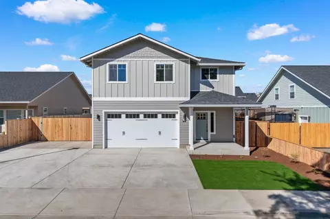 213 Samuel Ln Loop Rd, Phoenix, OR 97535