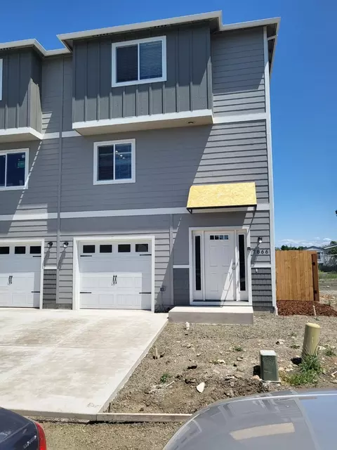 7866 28th St, White City, OR 97503