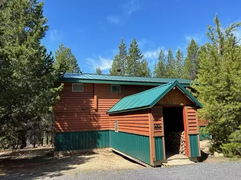 142267 Karen Ln, Crescent Lake, OR 97733