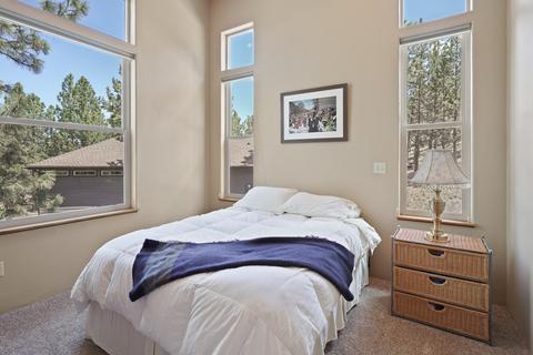 1985 NW Perspective Dr, Bend, OR 97703 photo 32