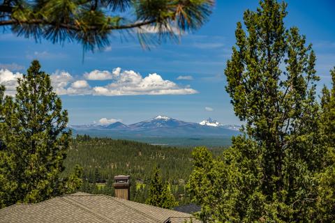 1985 NW Perspective Dr, Bend, OR 97703 photo 10