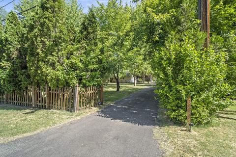 506 Edgewater Dr, Grants Pass, OR 97527