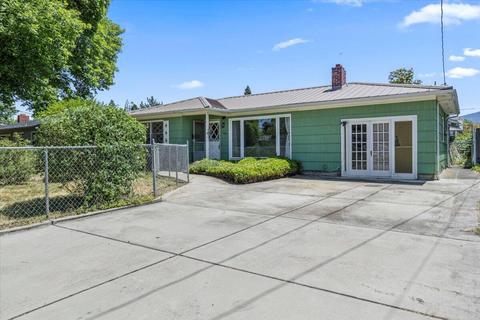1325 Mt Pitt Ave, Medford, OR 97501