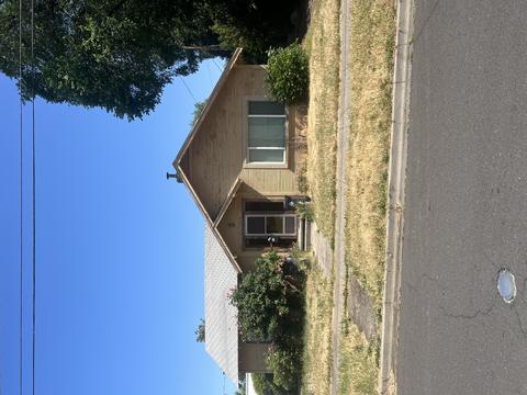 516 Dakota Ave, Medford, OR 97501