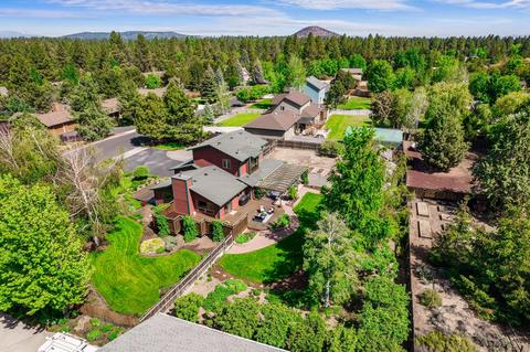 61250 Crescent Ct, Bend, OR 97702 photo 2