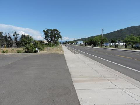817-821 S Pacific Hwy, Talent, OR 97540