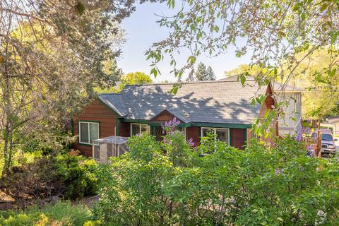 911 NW Portland Ave #A & B, Bend, OR 97703