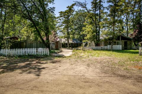 9394 Blackwell Rd, Central Point, OR 97502