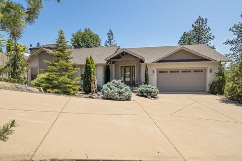 1909 NW Sun View Pl, Grants Pass, OR 97526