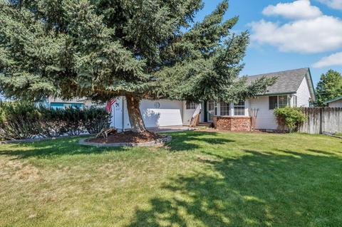 2117 NW Hemlock Pl, Redmond, OR 97756