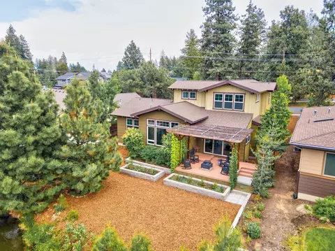 61521 SW Blakely Rd, Bend, OR 97702 photo 2