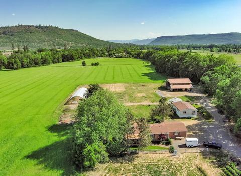 10710 Meadows Rd, White City, OR 97503