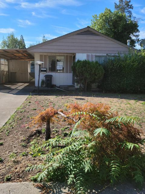 315 NE B St, Grants Pass, OR 97526