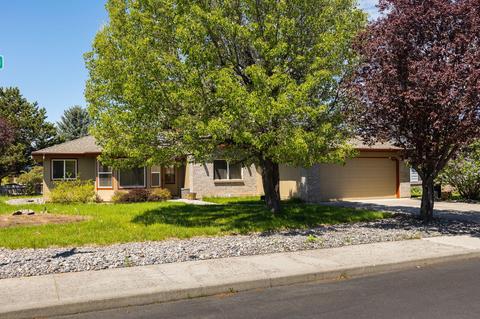 711 NW 19th Pl, Redmond, OR 97756
