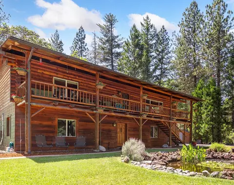 3842 Azalea Dr, Grants Pass, OR 97526
