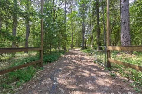 3145 De Woody Ln, Grants Pass, OR 97527