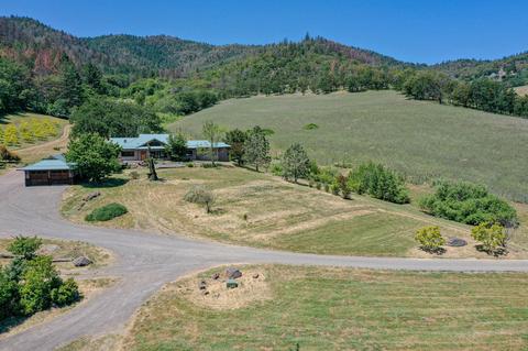 1785 Zemke Rd, Talent, OR 97540
