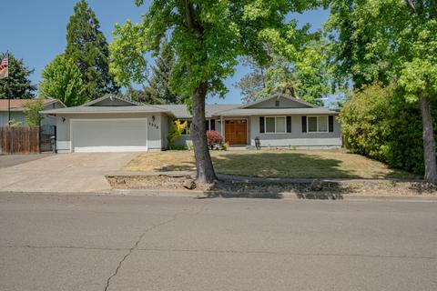 1373 Ramada Ave, Medford, OR 97504