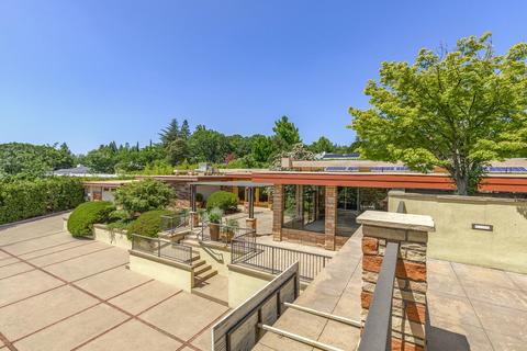 2639 Hillcrest Rd, Medford, OR 97504