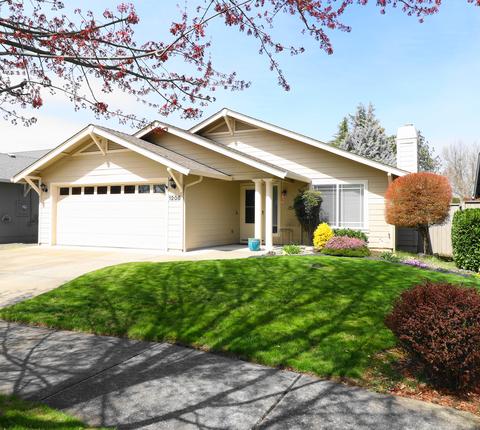 1208 Shafer Ln, Medford, OR 97501