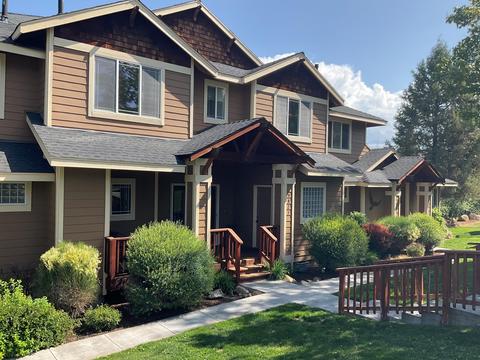 4823 Falcon Dr, Klamath Falls, OR 97601
