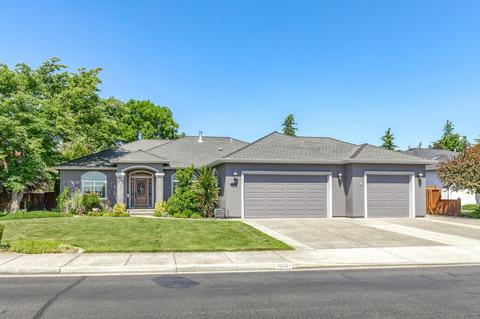 1045 Coral Rdg, Eagle Point, OR 97524