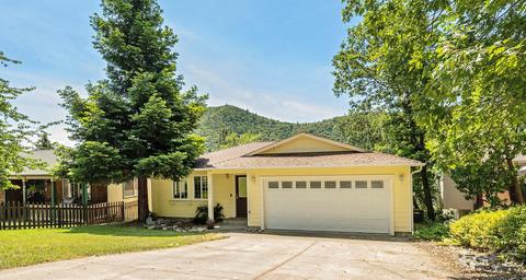1230 N 5th Ave, Gold Hill, OR 97525